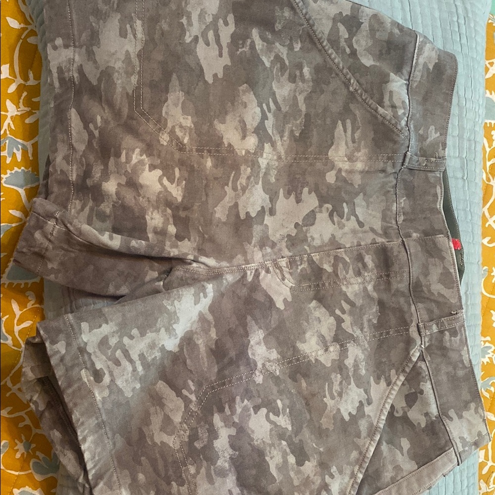 SPANX Camouflage Patterned Shorts
